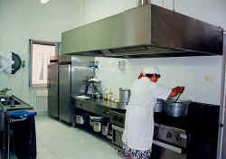 cucina1.jpg (30787 byte)